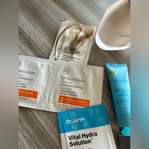 Haus Labs Foundation - Picture 8 of 8